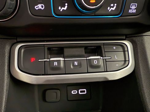 Used 2022 GMC Acadia SLE w/ Driver Convenience Package image 31