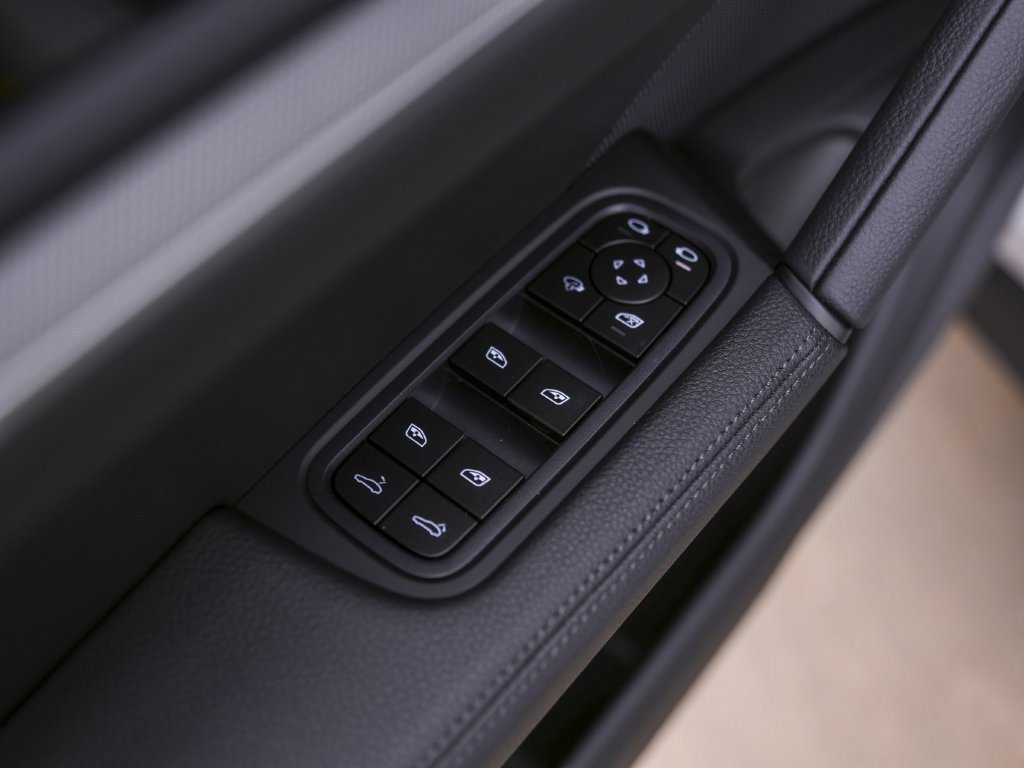 Certified 2026 Porsche Cayenne AWD/4WD image 30