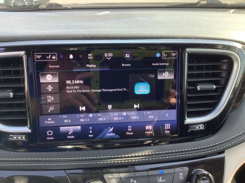 Used 2023 Chrysler Pacifica Limited image 17