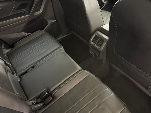 Used 2022 Volkswagen Tiguan SE FWD image 32