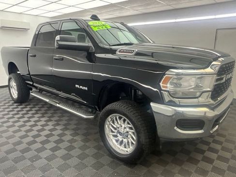 Used 2022 RAM 2500 Big Horn AWD/4WD image 3