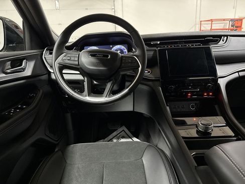 New 2025 Jeep Grand Cherokee L Altitude image 19