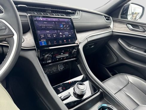 Used 2025 Jeep Grand Cherokee Limited image 15