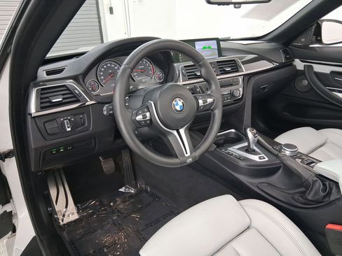 Used 2020 BMW M4 Convertible w/ Executive Package image 19