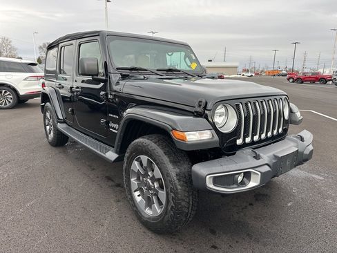 Used 2018 Jeep Wrangler Unlimited Sahara image 3