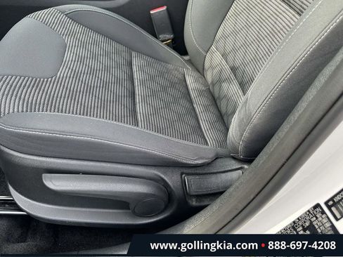 Used 2020 Kia Niro LX image 17