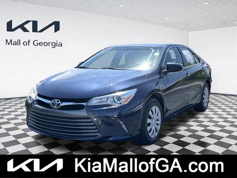 Used 2015 Toyota Camry LE FWD image 1