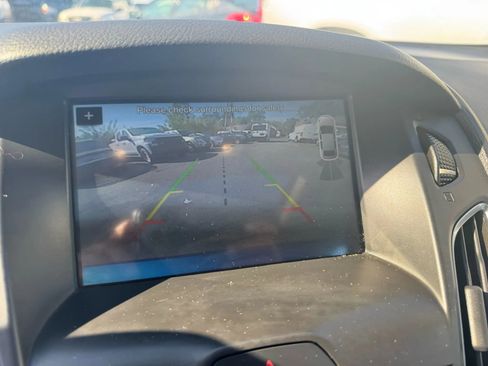 Used 2017 Ford Focus SEL image 39