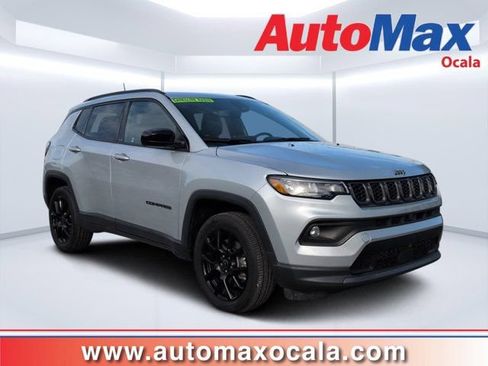 Used 2025 Jeep Compass Latitude w/ Altitude Special Edition AWD/4WD image 1