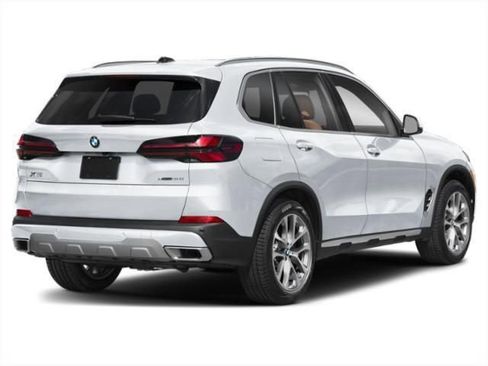 New 2026 BMW X5 M60i image 2