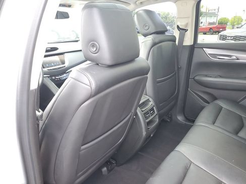 Used 2017 Cadillac XT5 Luxury AWD/4WD image 12
