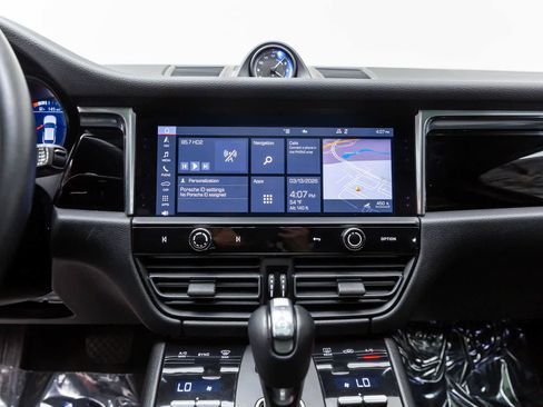 Used 2022 Porsche Macan image 9