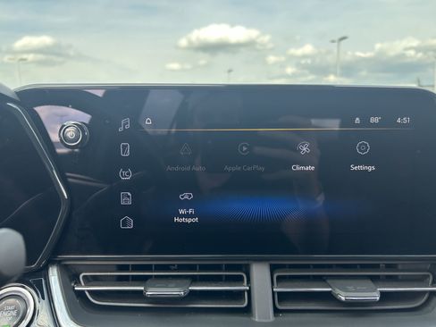 Used 2024 Chevrolet Trax RS w/ Sunroof Package image 12