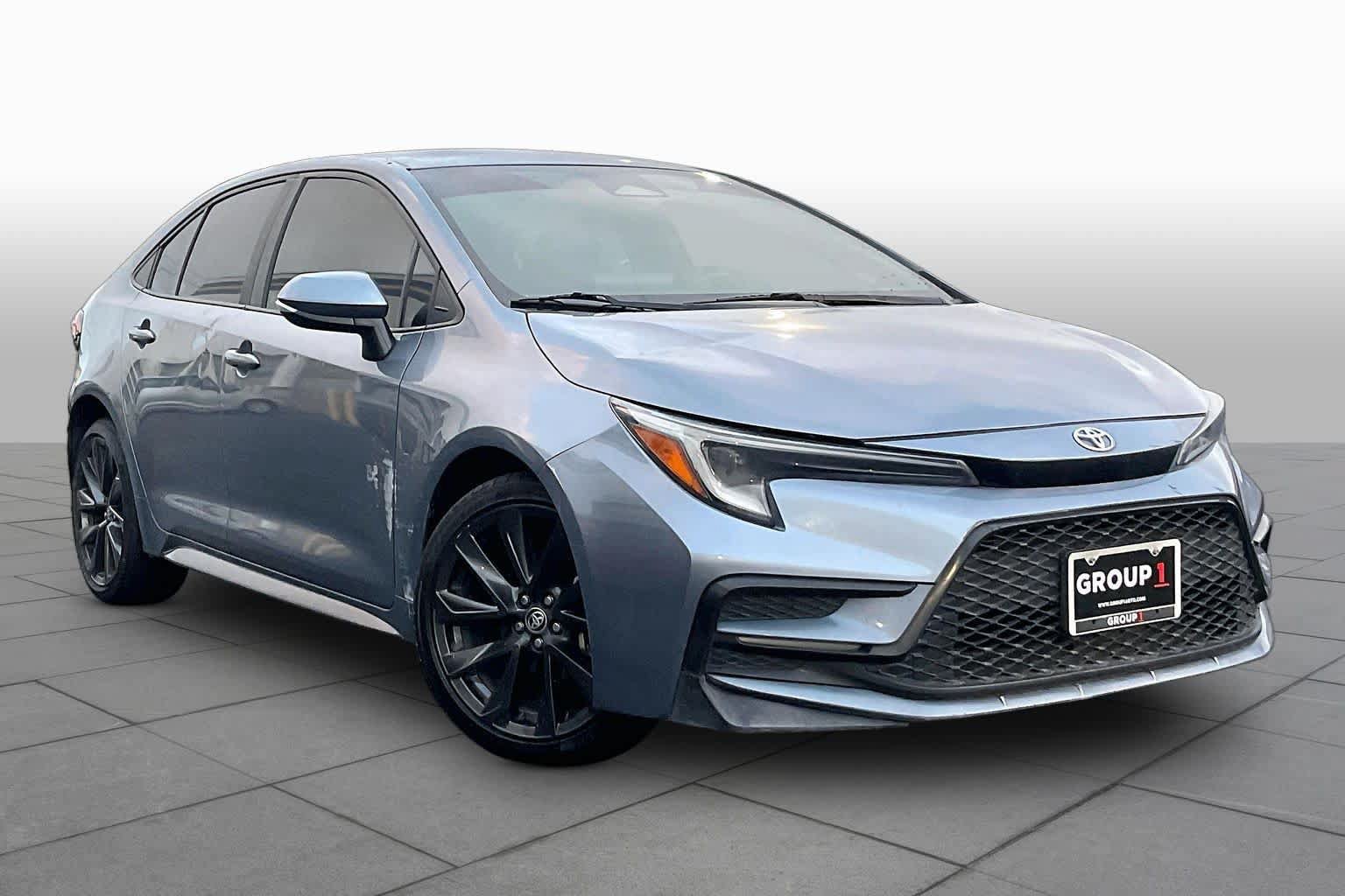 Used 2023 Toyota Corolla SE FWD image 3