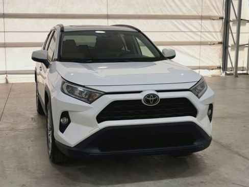 Used 2019 Toyota RAV4 XLE Premium FWD image 7