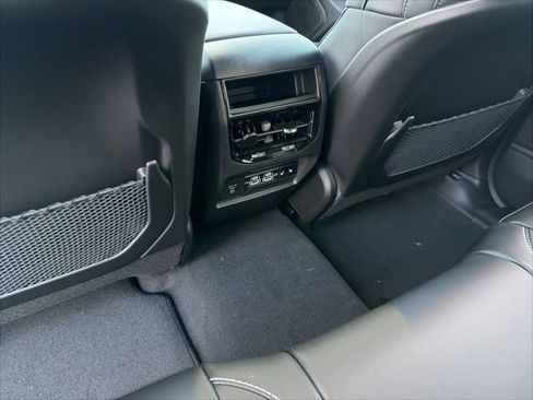 New 2025 Jeep Grand Cherokee Limited image 8