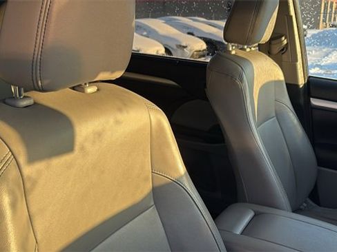 Used 2017 Toyota Highlander XLE image 35