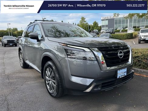 Used 2022 Nissan Pathfinder SV image 1