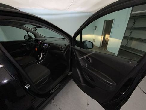 Used 2020 Chevrolet Trax LT FWD image 24