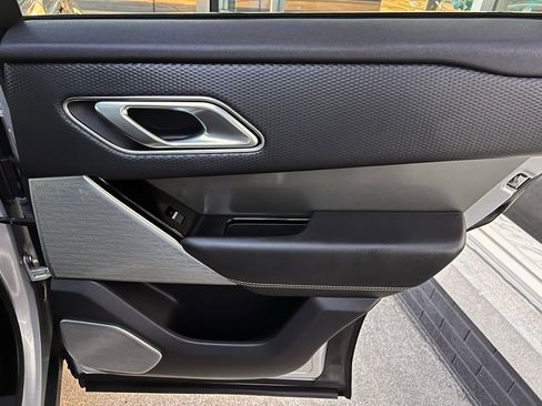 Used 2018 Land Rover Range Rover Velar S image 26