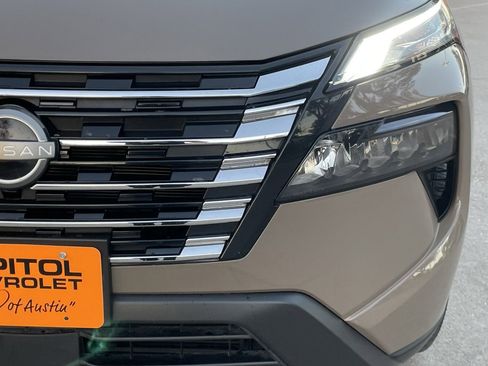 Used 2024 Nissan Rogue SV image 7