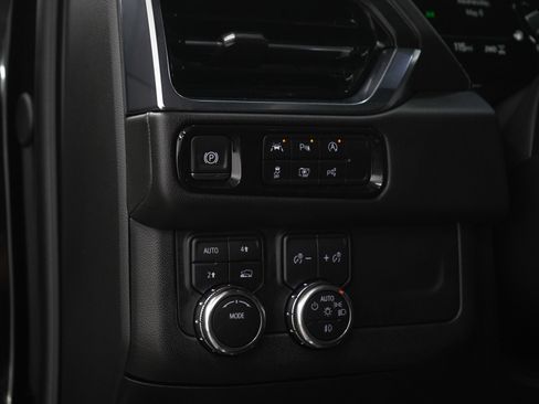 Used 2025 GMC Yukon XL Denali AWD/4WD image 25