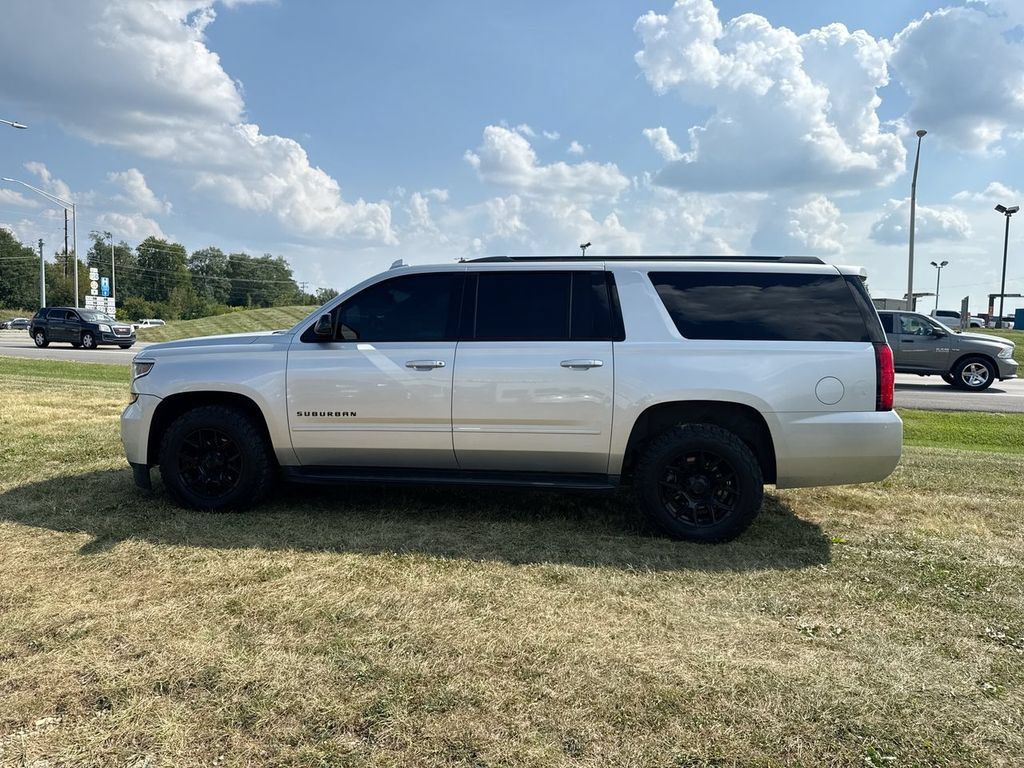 Used 2018 Chevrolet Suburban Premier AWD/4WD image 3
