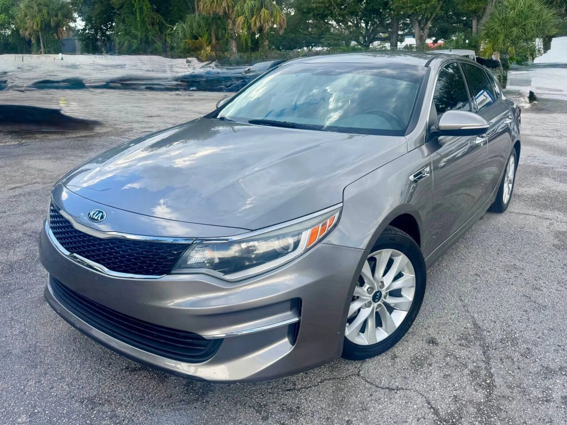 Used 2016 Kia Optima EX FWD image 2
