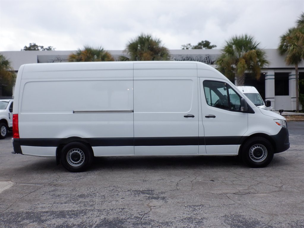 Used 2022 Mercedes-Benz Sprinter 2500 image 1