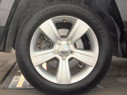 Used 2016 Jeep Patriot Latitude AWD/4WD image 7