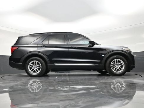 Used 2025 Ford Explorer Active w/ Active Comfort Package RWD image 26