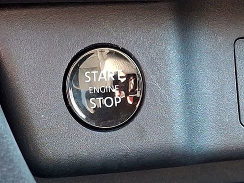 Used 2024 Nissan Rogue S image 22