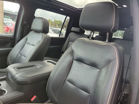 Used 2021 Chevrolet Suburban Premier w/ Premium Package image 17