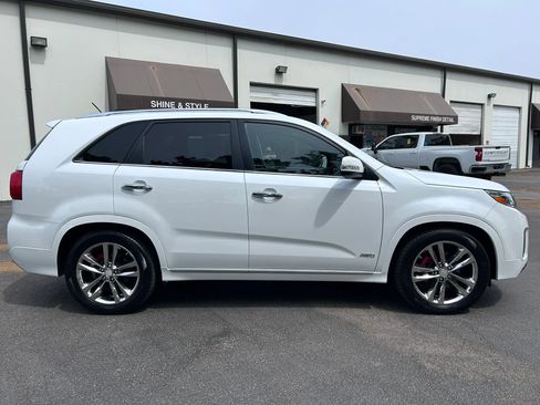 Used 2015 Kia Sorento SX image 2