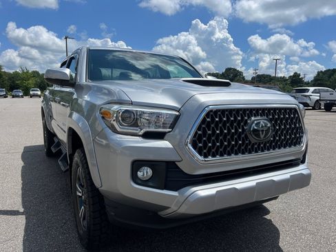 Used 2018 Toyota Tacoma TRD Sport AWD/4WD image 24