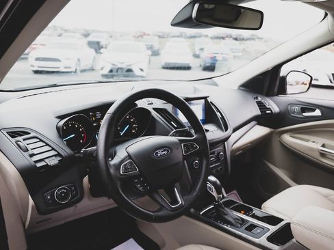 Used 2019 Ford Escape SEL image 2