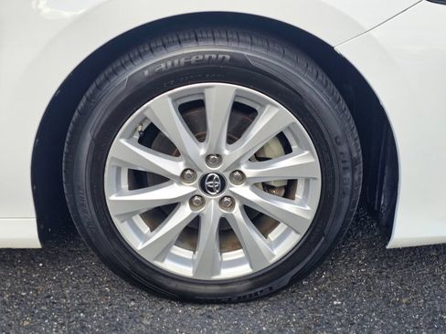 Used 2018 Toyota Camry LE FWD image 9