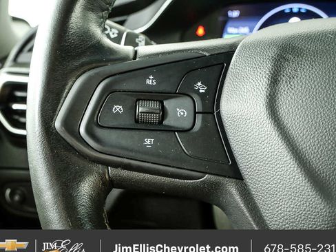 Used 2023 Chevrolet Bolt LT w/ Infotainment Package FWD image 11