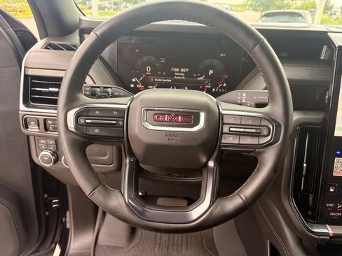 Used 2025 GMC Yukon AT4 AWD/4WD image 23