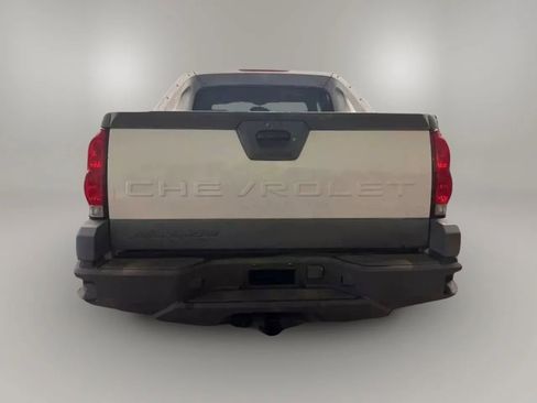 Used 2002 Chevrolet Avalanche Sport Utility Pickup 4D image 4