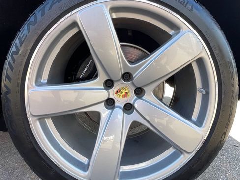 Used 2018 Porsche Macan AWD/4WD image 13