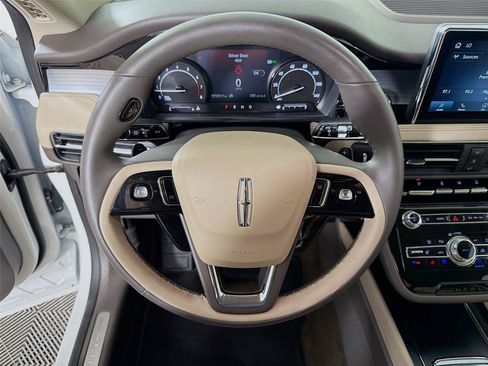 Used 2022 Lincoln Corsair AWD w/ Equipment Group 101A image 3