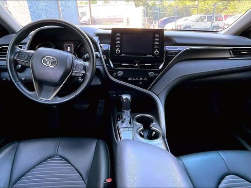 Used 2022 Toyota Camry SE image 14