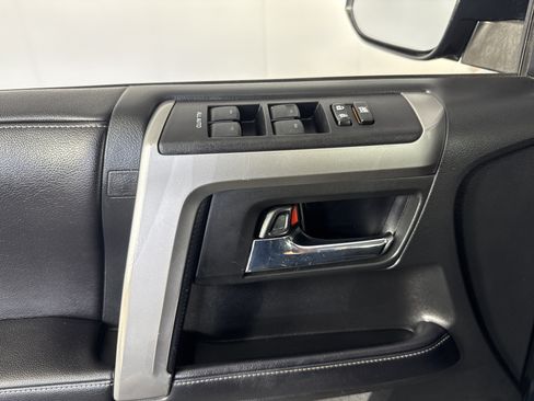 Used 2017 Toyota 4Runner SR5 AWD/4WD image 14