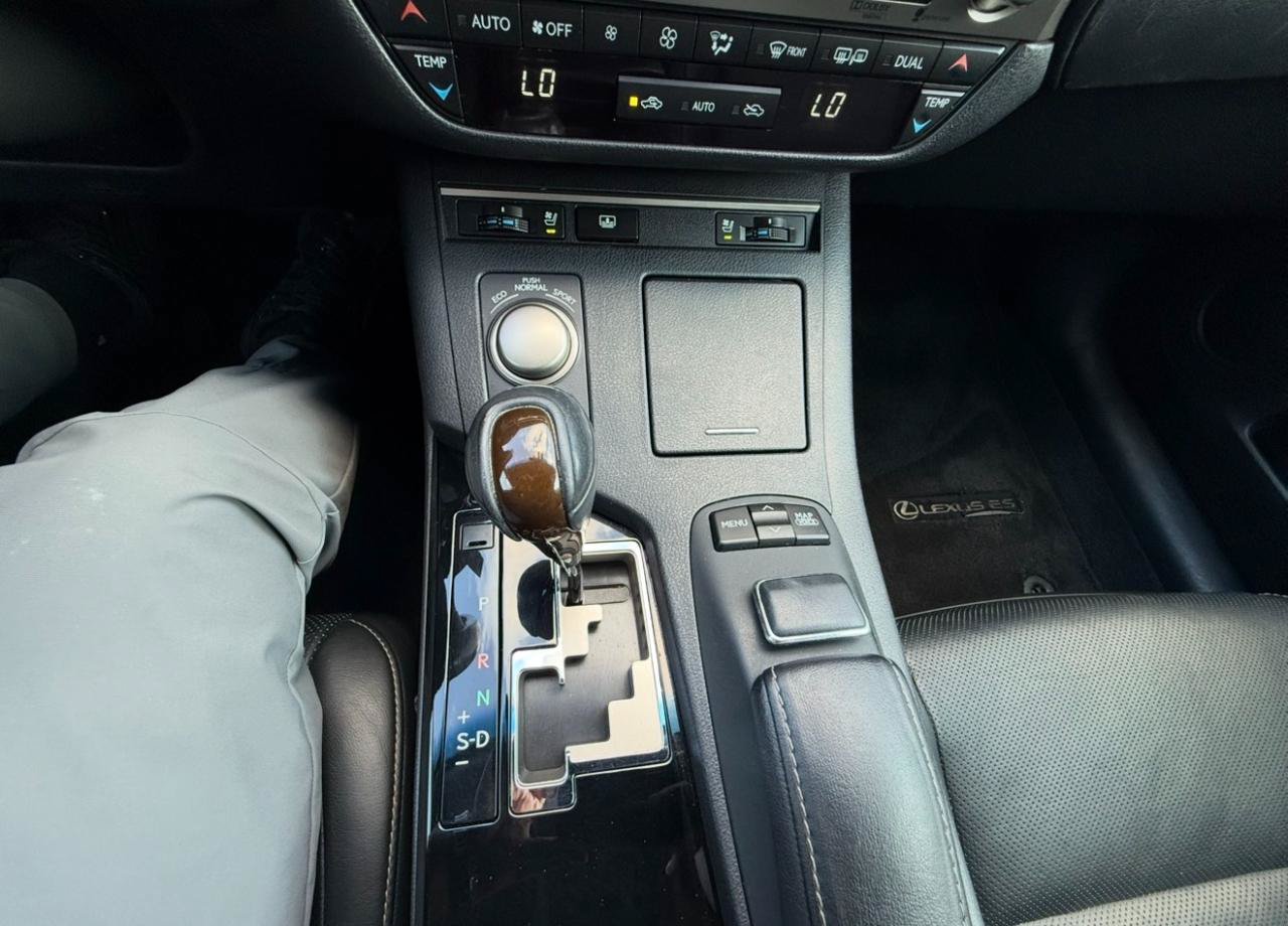 Used 2013 Lexus ES 350 w/ Luxury Pkg FWD image 26