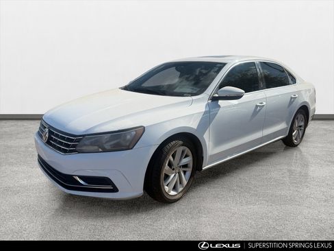 Used 2018 Volkswagen Passat 2.0T SE FWD image 5