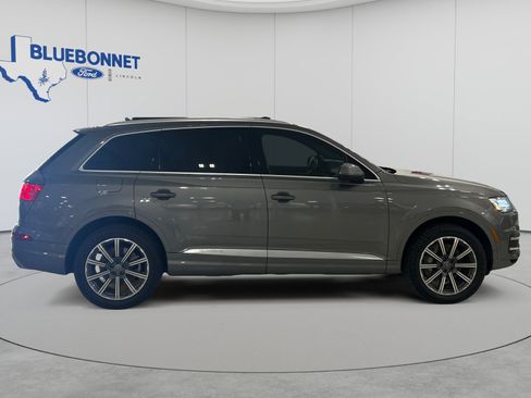 Used 2017 Audi Q7 3.0T Premium Plus w/ Premium Plus Package AWD/4WD image 4