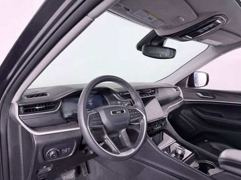 Used 2023 Jeep Grand Cherokee Limited image 26