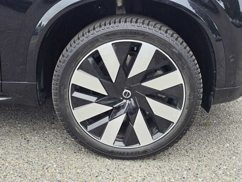 Used 2023 Volvo XC90 T8 Ultimate w/ Lounge Package AWD/4WD image 9