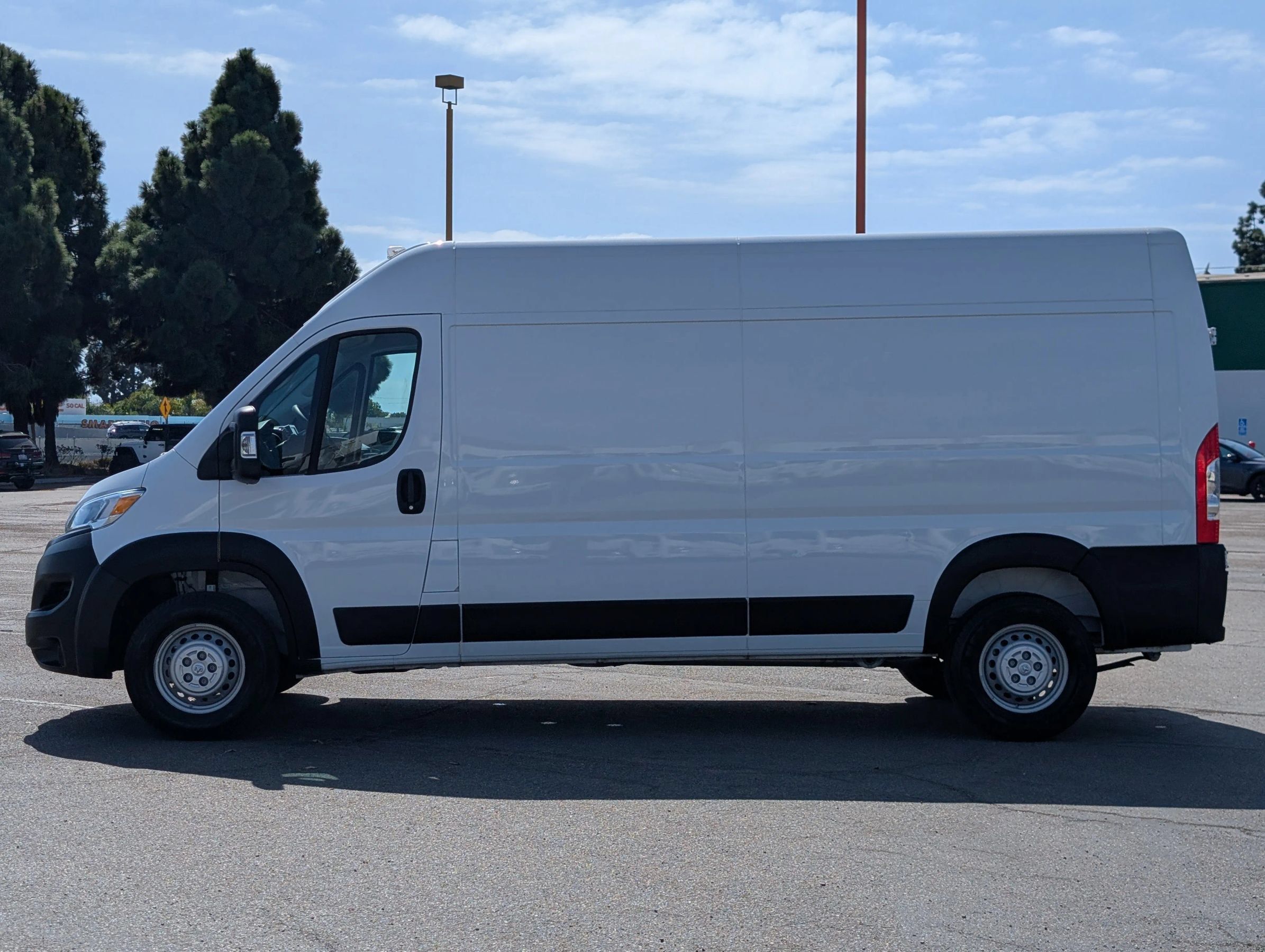 Used 2026 RAM ProMaster 2500 w/ Convenience Group FWD image 4